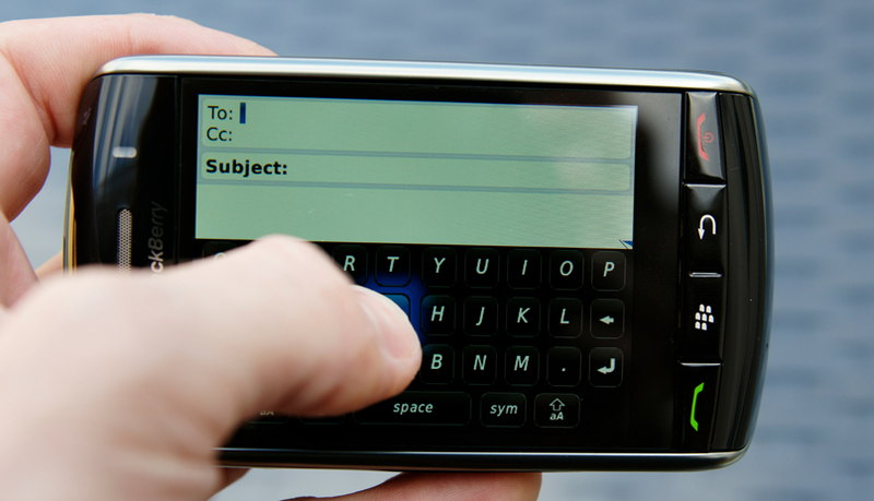 Illustration for article titled BlackBerry Storm Review (Verdict: Not Quite a Perfect Storm)
